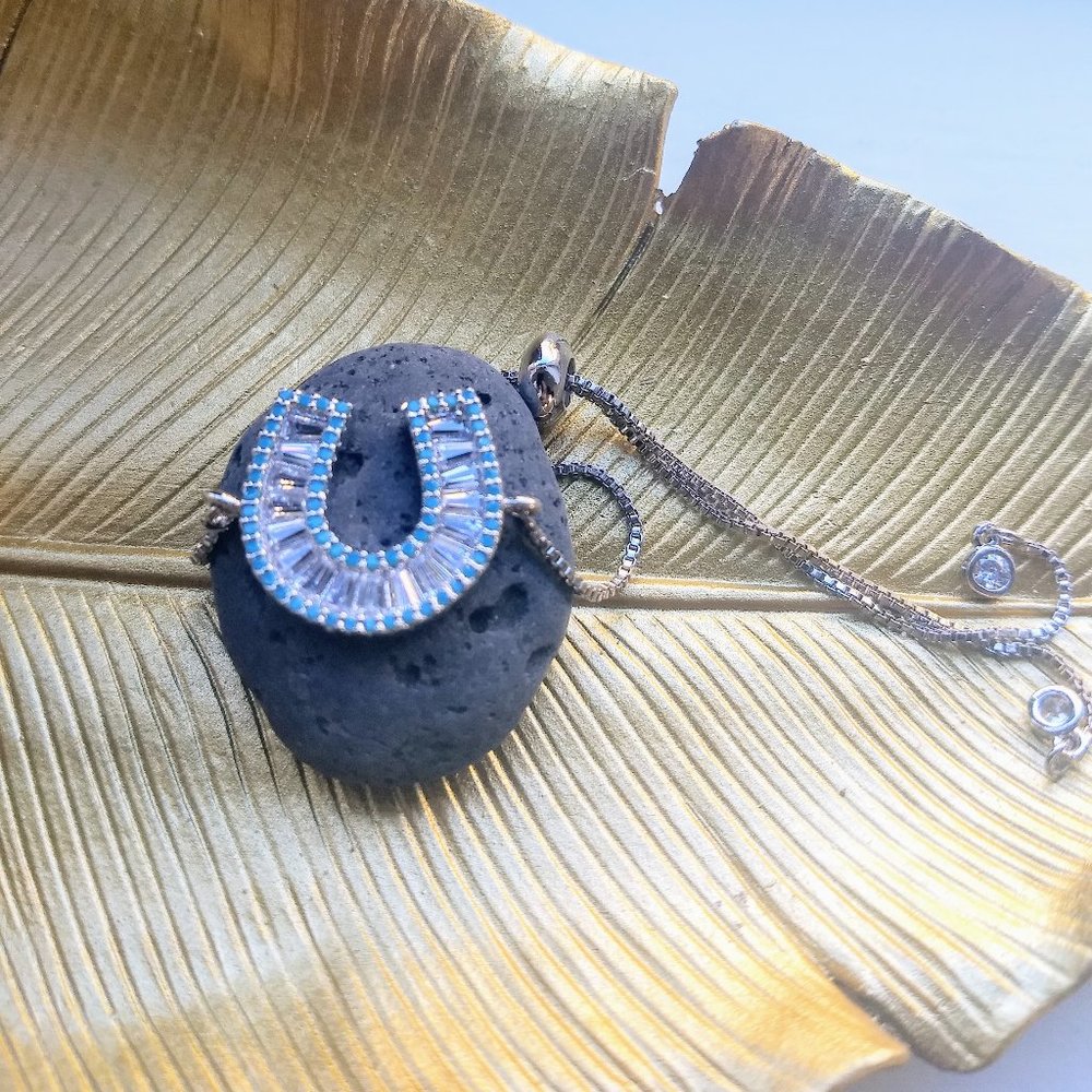 Lucky horseshoe bracelet